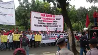 Eks Sopir Trans Batavia Demo Kantor Ahok