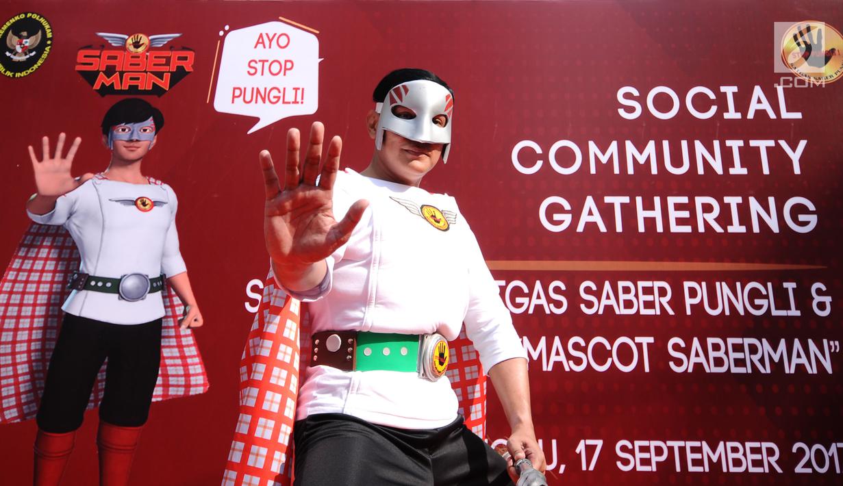 Maskot Satgas Saber Pungli (Saberman) berpose saat peluncuran dan social community gathering di Jakarta, Minggu (17/9). Kemenko Polhukam meluncurkan maskot dan melakukan sosialisasi satgas saber pungli di area CFD. (Liputan6.com/Helmi Fithriansyah) 