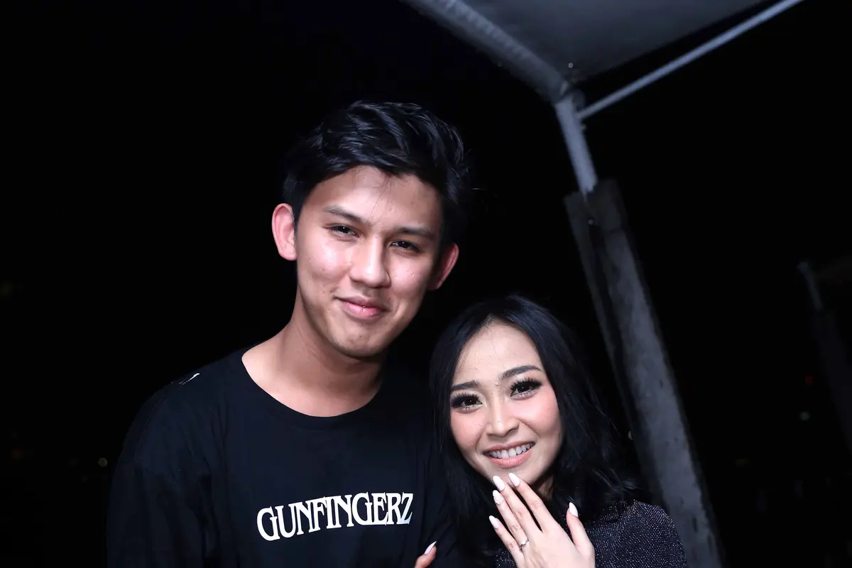 Rinni Wulandari dan Jevin Julian
