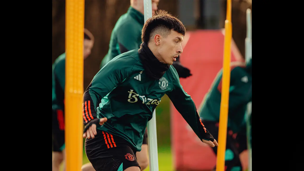 Foto: MU Akan Kembali Perkasa di Liga Inggris, Casemiro dan Lisandro Martinez Sudah Latihan dengan Bruno Fernandes dkk di Carrington