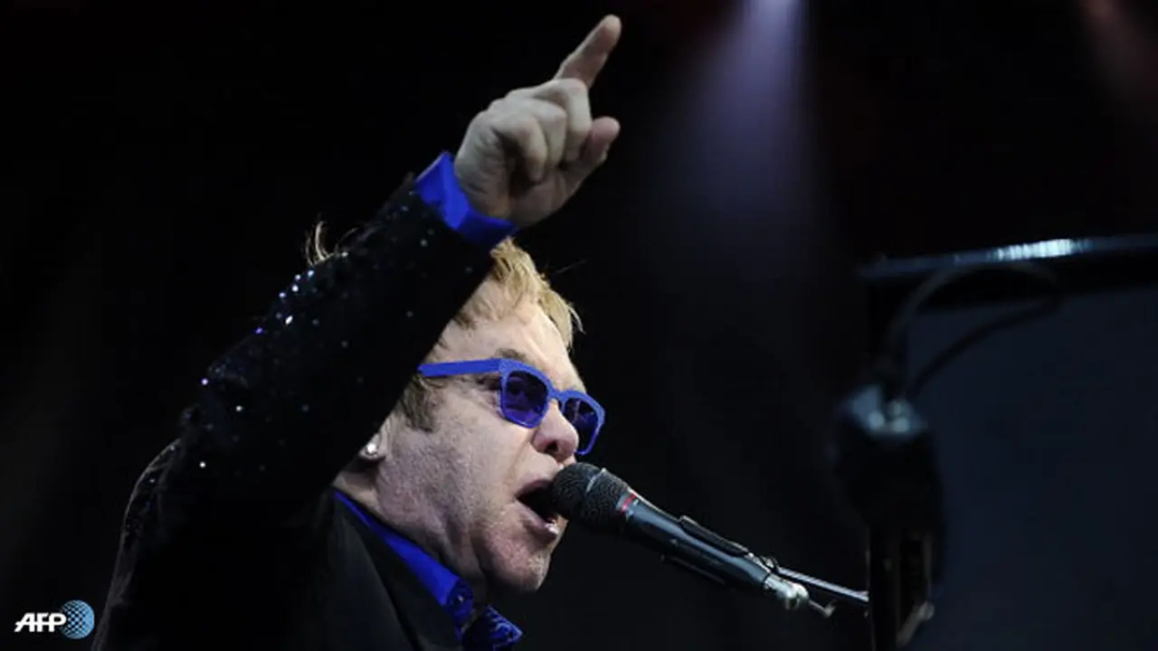 elton-john-130722b.jpg