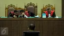 Terdakwa Muhammad Yagari Bhastara alias Gary saat mendengarkan Majelis Hakim di Pengadilan Tipikor, Jakarta, (17/2). Gary terbukti menjadi perantara suap kepada Majelis Hakim Pengadilan Tata Usaha Negara di Medan. (Liputan6.com/Faisal R Syam)
