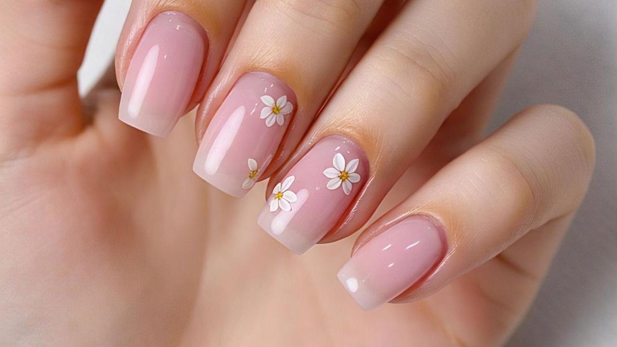8 Model Kuku Nail Art yang Simple tapi Tetap Cantik