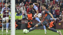 Adapun dua gol Villa dicetak oleh Ollie Watkins dan Moussa Diaby. (JUSTIN TALLIS / AFP)