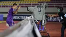 Pemain Persik Kediri, Doinatan Machado melakukan selebrasi usai mencetak gol pertama timnya ke gawang Persija Jakarta dalam laga pekan ke-10 BRI Liga 1 2021/2022 di Stadion Manahan, Solo, Sabtu (30/10/2021). (Bola.com/Bagaskara Lazuardi)