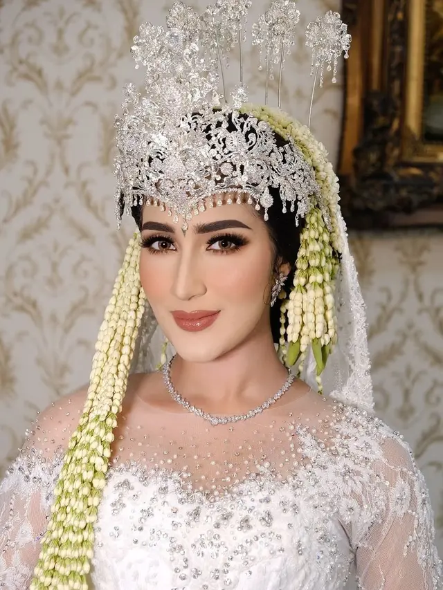 Tania Nadira Mirip Kareena Kapoor