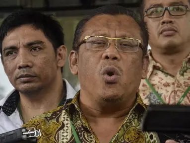 Kuasa hukum Sutan Bhatoegana, Eggi Sudjana, mendatangi gedung KPK di Jakarta, Kamis (26/3/2015). Kedatangan Eggi untuk mempertanyakan alasan di balik ketidakhadiran KPK dalam sidang praperadilan kliennya (Liputan6.com/Yoppy Renato)