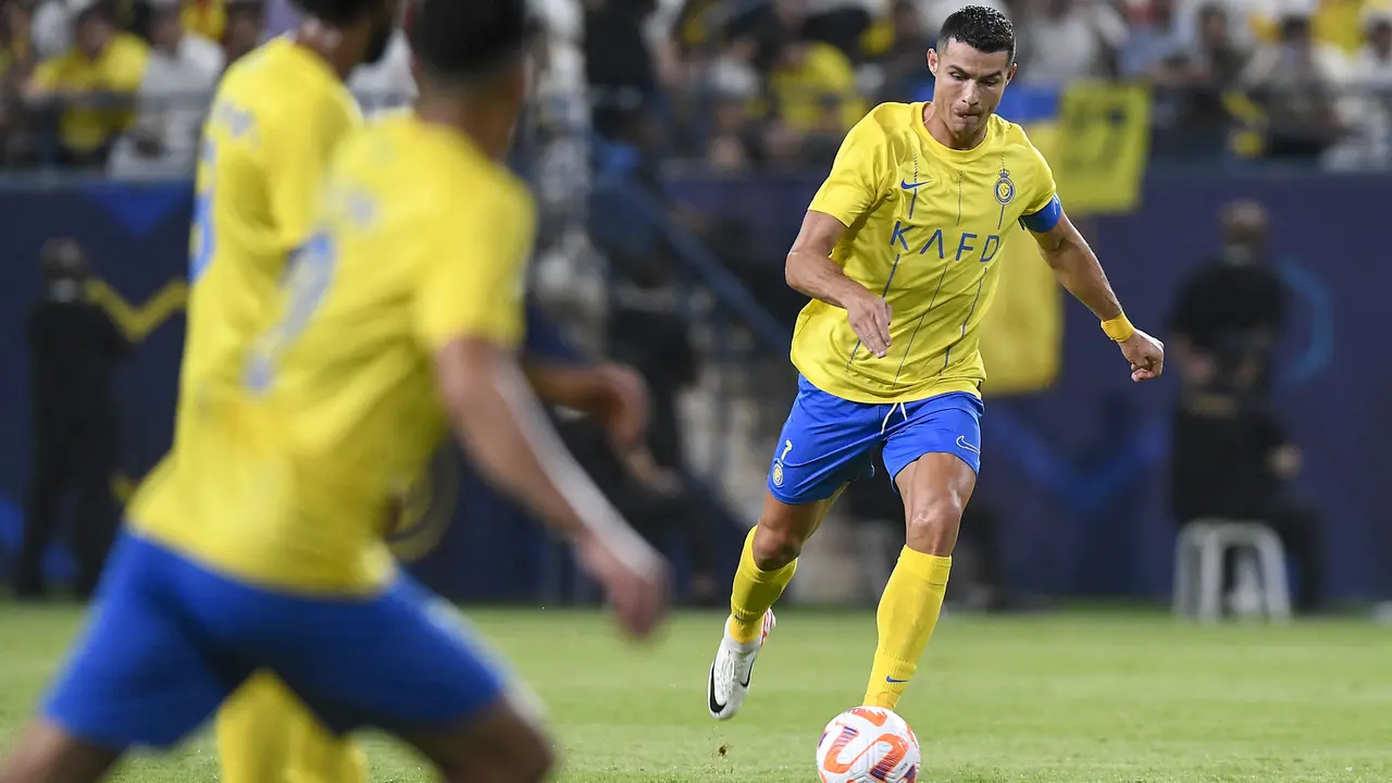 Foto: Momen Cristiano Ronaldo Marah-Marah ke Wasit saat Laga Al-Nassr Vs Al-Ahli Dubai di Babak Play Off Liga Champions Asia