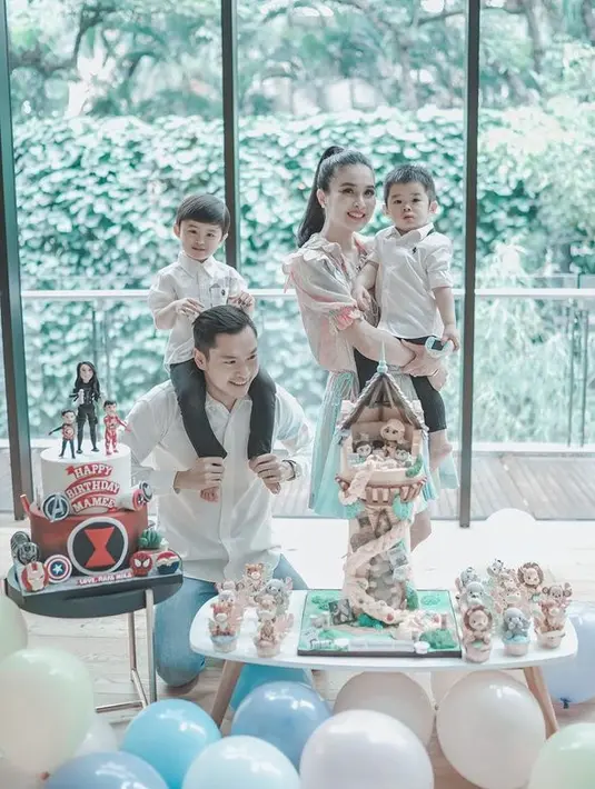 Banyak yang memuji kecantikan dari Sandra Dewi yang seolah tidak berubah dan masih terlihat seperti ABG. (Foto: instagram.com/sandradewi88)