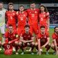 Kali ini Timnas Wales menunjukkan pose asimetris antara barisan depan dan barisan belakangnya ketika Kualifikasi Euro 2020 melawan Timnas Slovakia. Barisan belakangnya terkesan terlalu ke kiri dan membuat ruang kosong yang cukup lebar pada bagian kanannya. (Foto: AFP/Vladimir Simicek)