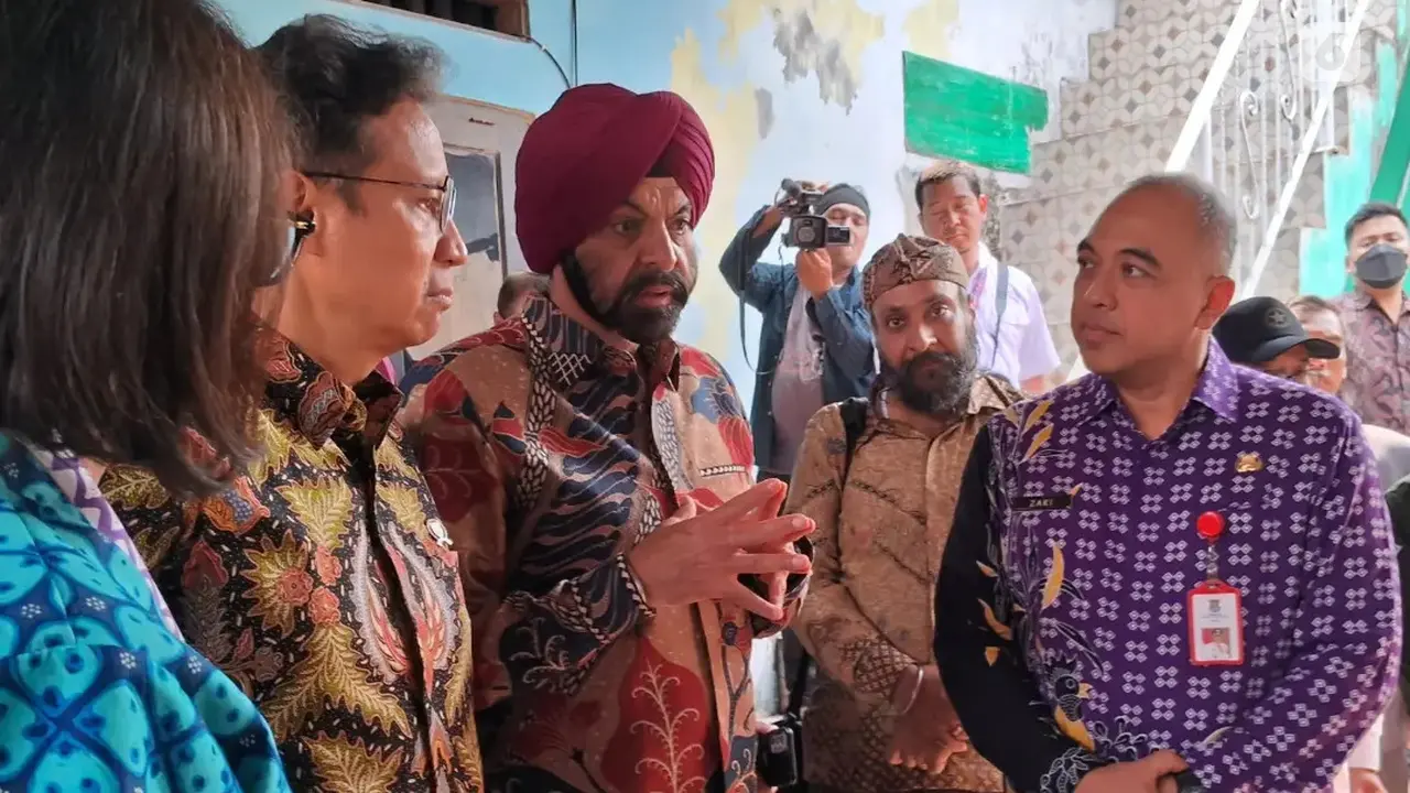 Menkes Budi Gunadi Sadikin, Presiden Bank Dunia Ajay Banga, dan Bupati Tangerang Ahmed Zaki Iskandar di posyandu Panongan, Kabupaten Tangerang.