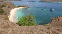 Pink Beach merupakan salah satu destinasi wisata unggulan Indonesia yang berlokasi di Taman Nasional Komodo, Nusa Tenggara Barat. (Liputan6.com/ Ahmad Ibo).