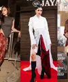 Batik tak hanya dapat dikenakan untuk tampilan yang anggun. Dengan paduan boots, batik jadi terlihat lebih edgy, seperti Eva Celia, Mikha Tambayong, hingga Maudy Ayunda [@evacelia @miktambayong @maudyayunda]