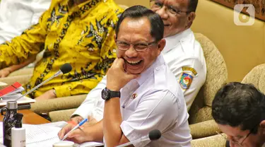 Menteri Dalam Negeri (Mendagri) Tito Karnavian mengikuti rapat dengar pendapat dengan Komisi II DPR di Kompleks Parlemen, Senayan, Jakarta, Rabu (31/8/2022). Rapat tersebut membahas mengenai persiapan Pemilu 2024 dan persiapan Pemilu di Papua. (Liputan6.com/Angga Yuniar)