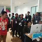 Menpora Imam Nahrawi saat meninjau Main Press Center Asian Para Games 2018. (Liputan6.com/Cakrayuri Nuralam)