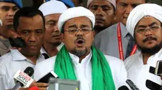 Mereka mendatangi Rizieq yang masih berada di Arab Saudi untuk membahas persoalan hukum yang menjeratnya di Indonesia.