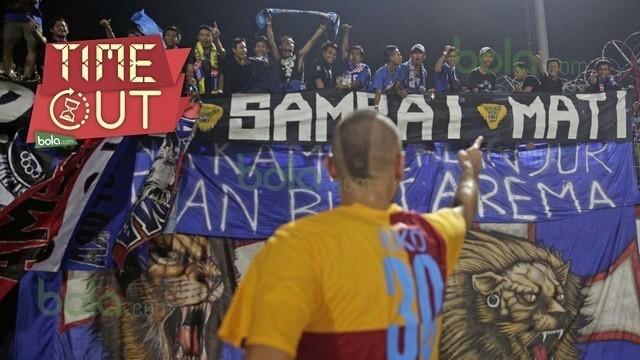 Kiko Insa resmi meninggalkan Arema Cronus dan inilah pengganti Bek yang terkenal tempramen tersebut.