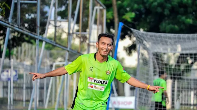 Dulu Atlet Sepak Bola, Ini 6 Potret Aktor Rifky Alhabsyi Saat di Lapangan Hijau