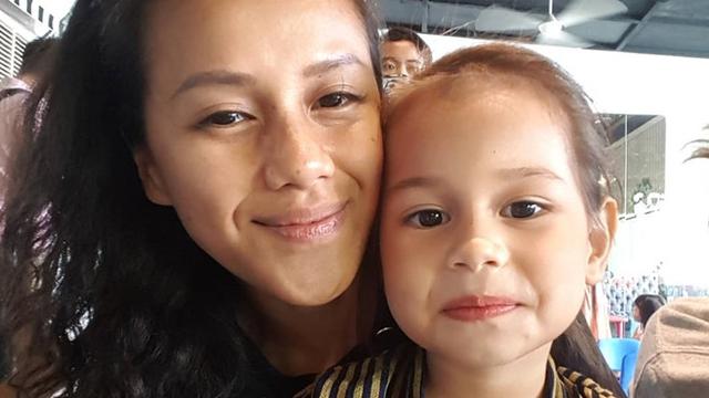 6 Potret Kompaknya Lia Waode Dan Putrinya Yang Bule Menggemaskan Hot Liputan6 Com