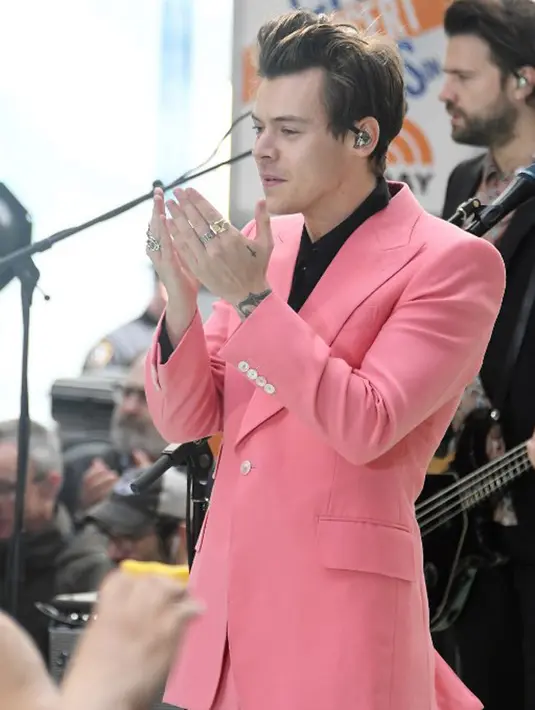 “Aku sangat bersedih atas kejadian di Manchester tadi malam. Kirim cinta untuk semua korban. H,” tulis Harry Styles yang mengungkapkan rasa sedihnya atas kejadian ledakan bom. (AFP/Bintang.com)