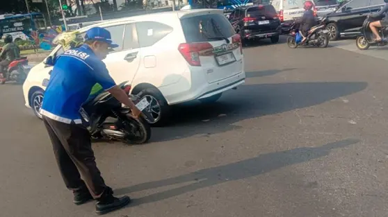 Detik-Detik Pemotor Tewas di Bundaran Patung Kuda