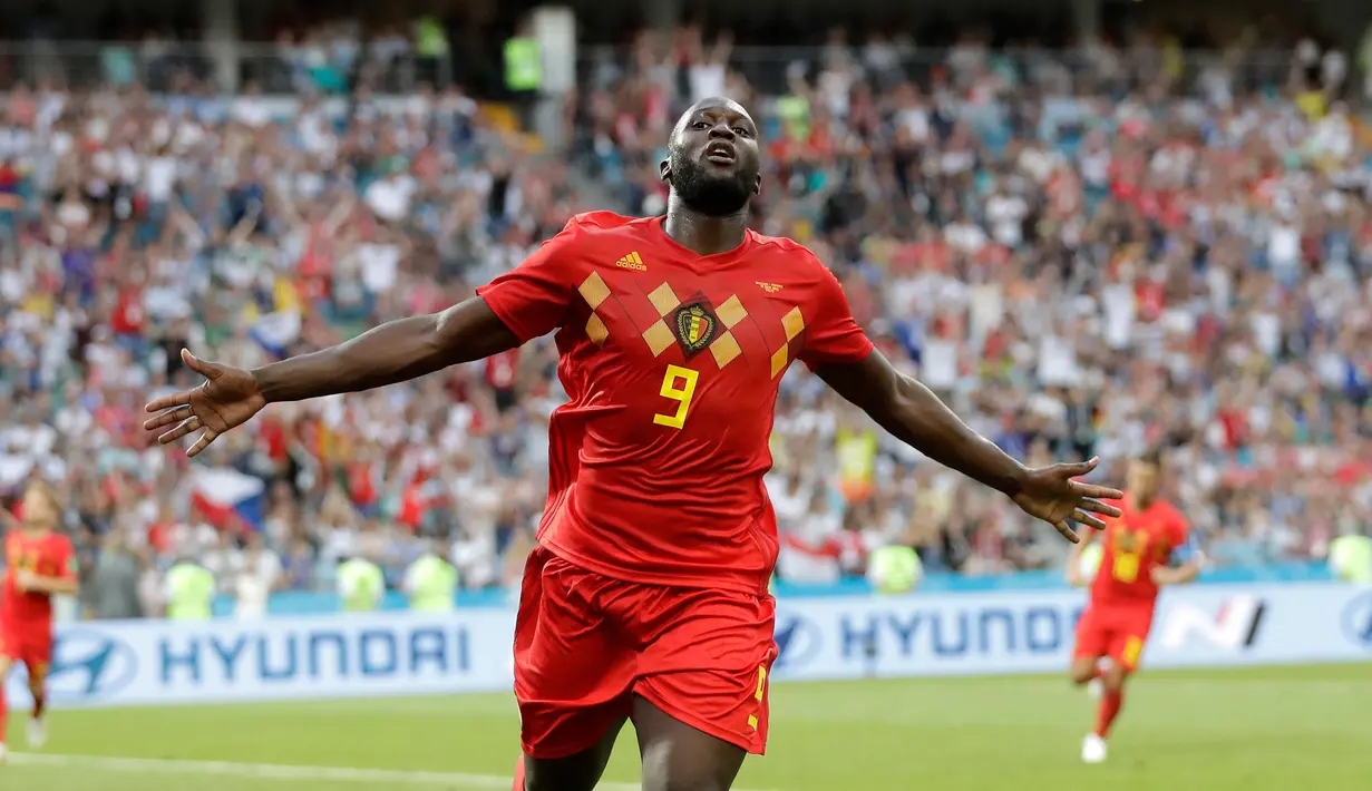 Pemain Belgia, Romelu Lukaku melakukan selebrasi usai mencetak gol ke gawang Panama dalam penyisihan Grup G Piala Dunia 2018 di Stadion Fisht, Sochi, Rusia, Senin (18/6). Belgia menang 3-0 dengan sumbangan dua gol dari Lukaku. (AP Photo/Matthias Schrader)