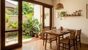 7 Desain Ruang Makan dengan Pintu Geser yang Menghadap Halaman, Terasa Luas dan Asri