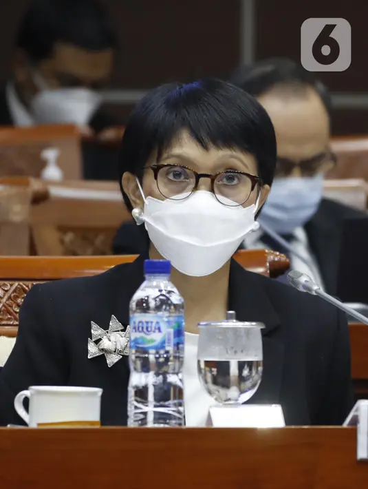 Menteri Luar Negeri Retno Marsudi saat Rapat Dengar Pendapat (RDP) bersama Komisi I DPR RI, Jakarta, Selasa (26/1/2021). Rapat tersebut membahas perkembangan diplomasi vaksin COVID-19 guna program vaksinasi nasional. (Liputan6.com/Angga Yuniar)