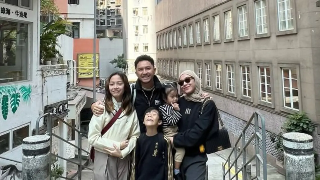 7 Momen Dian Ayu Lestari dan Ananda Omesh Liburan ke Hong Kong, Ajak Anak ke Destinasi Kids Friendly (instagram/omeshomesh, instagram/dianayulestari).