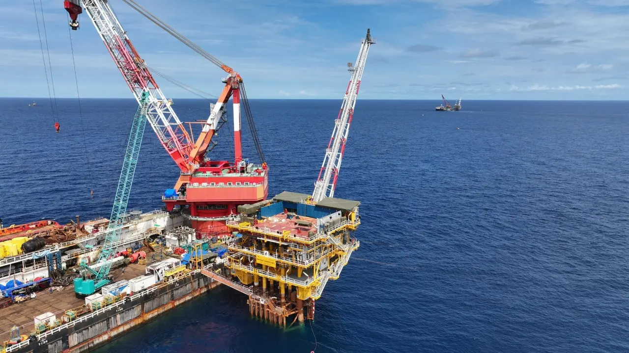 PT Pertamina Hulu Mahakam (PHM) menyelesaikan pemasangan jacket dan topside Platform Offshore Manpatu. Foto: PHM