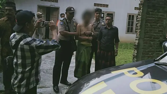 Aparat kepolisian Kebumen menangkap Apriliani alias ASM, terduga pembunuh ayah kandungnya. (Foto: Liputan6.com/Polres Kebumen untuk Muhamad Ridlo)