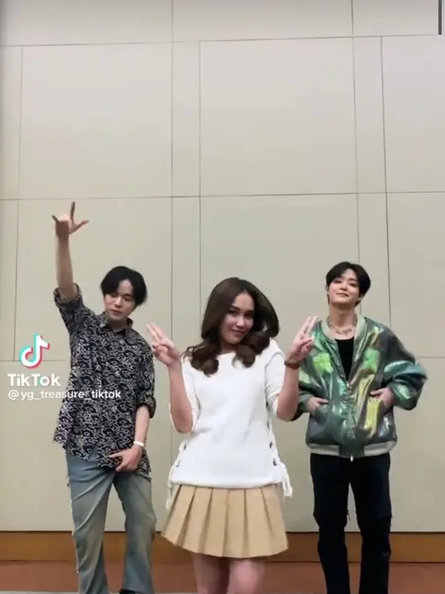 6 Potret Ayu Ting Ting Bertemu Treasure, Joget TikTok Bareng Biki Heboh