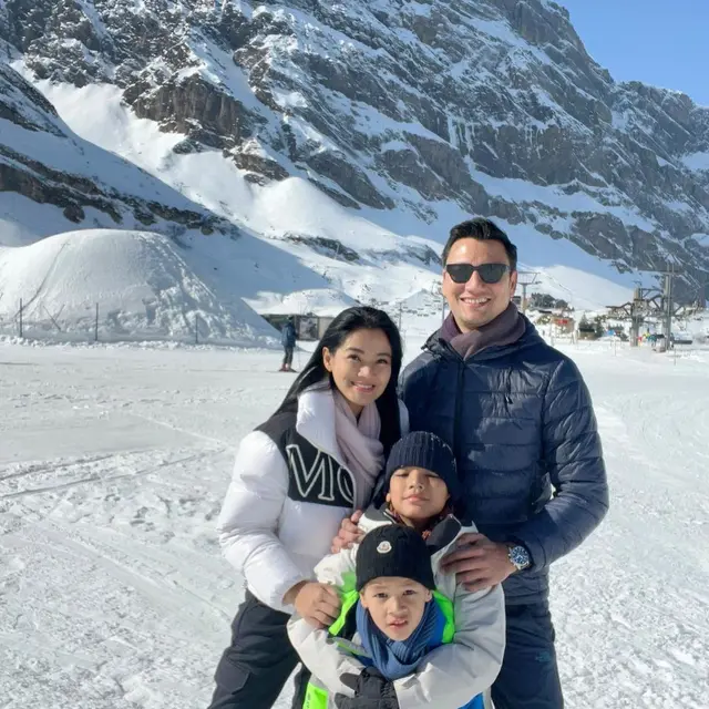 Momen liburan Christian Sugiono dan Titi Kamal di Jerman-Swiss (Foto: Instagram titi_kamall)