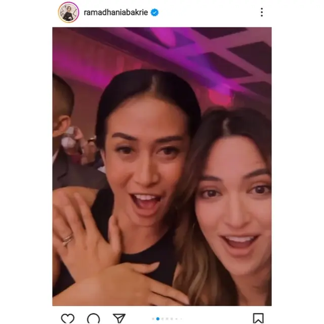 Nia Ramadhani nonton konser MLTR di Jakarta (Foto: Instagram @ramadhaniabakrie)