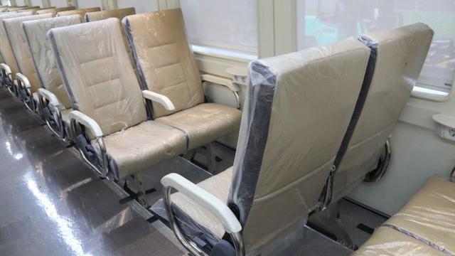 Penampakan kereta ekonomi yang memilik predikat premium yang produksi PT INKA yang dipesan oleh PT Kereta Api Indonesia. (Foto: INKA)