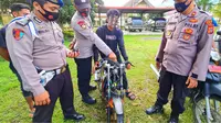 Seorang remaja bersama sepeda motornya diamankan dalam razia aksi balapan liar di Aceh Utara, Minggu pagi (Liputan6.com/Ist)