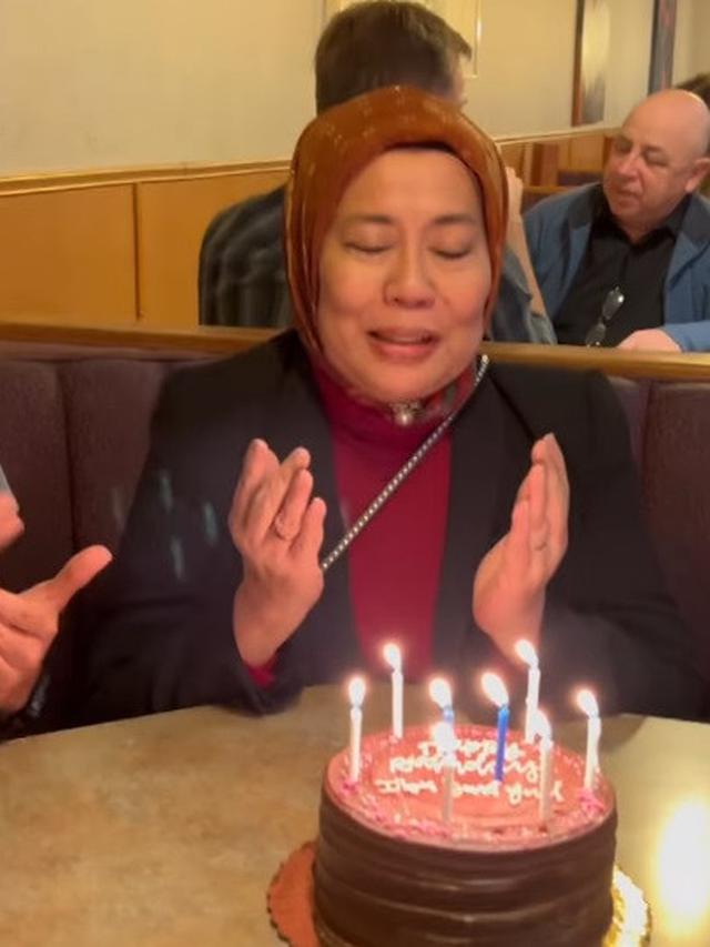 Dewi Yull diajak Surya Sahetapy ke Air Terjun Niagara, Amerika (Foto: Instagram dewiyullofficial/suryasahetapy)