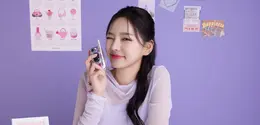 Ilustrasi perempuan menggunakan lip tint. (c) submission@bbtree.co.kr/Depositphotos