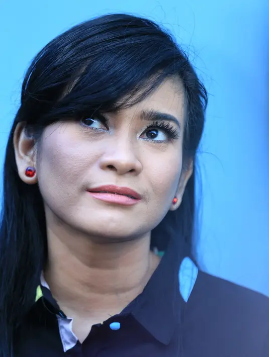 "Aku belum saja, mudah-mudahan sih. Aku nggak mau hari tua nanti aku sendirian, harus punya teman," ucap Ikke Nurjanah, di kawasan Tendean, Jakarta Selatan, Rabu (18/1/2017). (Adrian Putra/Bintang.com)