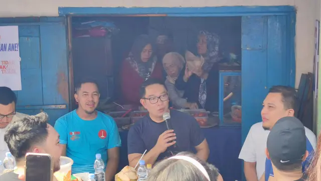 Ridwan Kamil kampanye di Banjir Kanal Timur (BKT) Duren Sawit, Jakarta Timur, Minggu (13/10/2024).