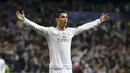  Cristiano Ronaldo  Top Skor Sementara Liga Champion dengan jumlah 11 gol, melakukan selebrasi usai mencetak gol ke gawang Malmo FF pada laga UEFA Champions League di Stadion Santiago Bernabeu, Madrid, (08/12/2015).  (EPA/Ballesteros)