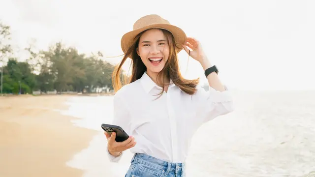 tertawa pantai liburan santai