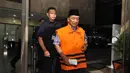 Fuad Amin Imron diperiksa sebagai tersangka dalam kasus dugaan korupsi penerimaan hadiah atau janji jual beli gas alam untuk Gresik dan Gili Timur, Bangkalan, Madura, Jawa Timur, Rabu (10/12/2014). (Liputan6.com/Miftahul Hayat)