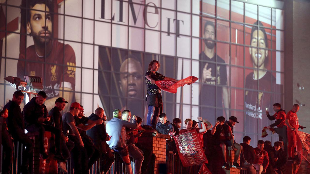 FOTO: Suporter Liverpool Rayakan Gelar Juara Liga Inggris