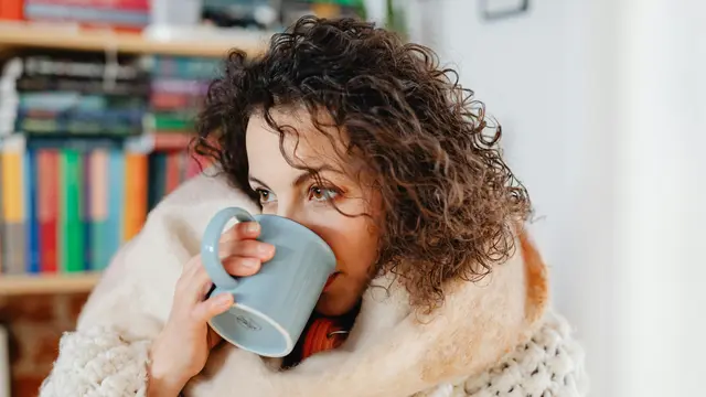Minum Air Putih Hangat Setelah Bangun Tidur, Kebiasaan Sehat untuk Metabolisme Tubuh