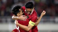 Selebrasi pemain Timnas Indonesia U-23, Rizky Ridho Ramadhani saat merayakan gol Witan Sulaeman ke gawang Chinese Taipei U-23, Liang Meng Hsin, dalam pertandingan Grup K Kualifikasi Piala Asia U-23 2024 di Stadion Manahan, Solo, Sabtu (9/9/2023). (Bola.com/Arief Bagus)