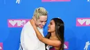 Lewat lagu yang berjudul Pete Davidson, Ariana seperti menumpahkan perasaan cintanya. (NICHOLAS HUNT / GETTY IMAGES NORTH AMERICA / AFP)