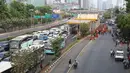 Kemacetan lalu lintas Tol Dalam Kota saat mahasiswa melangsungkan demonstrasi menolak RUU KUHP dan revisi UU KPK di Gedung DPR, Jakarta, Selasa (24/9/2019). Selain Tol Dalam Kota, kemacetan lalu lintas akibat demo mahasiswa juga terjadi di jalan sekitar Gedung DPR. (Liputan6.com/Herman Zakharia)
