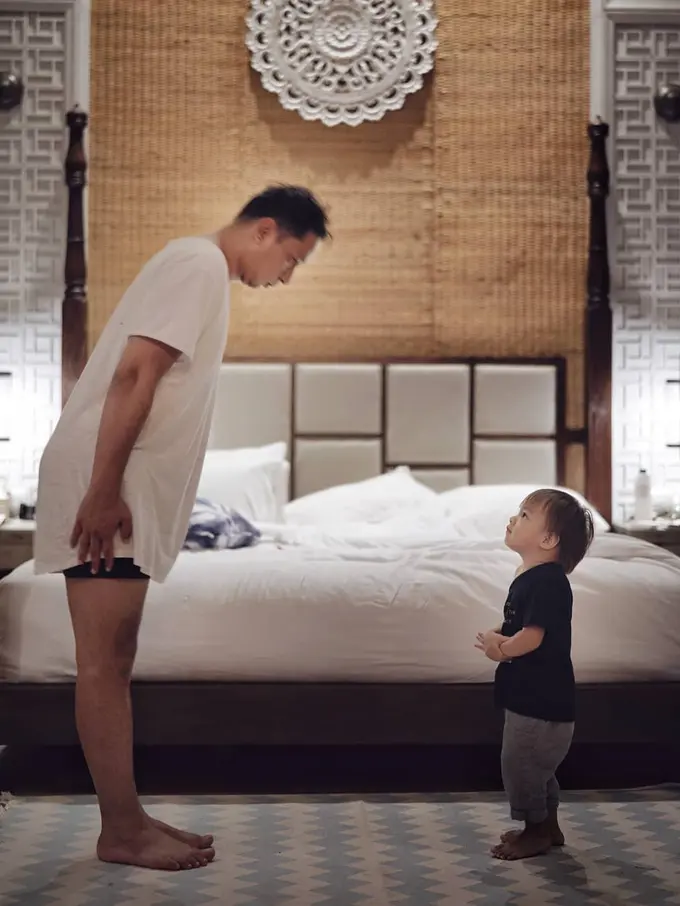 [Bintang] Bikin Ngakak, Ini 8 Foto Ringgo Agus Rahman yang Lucu Parah