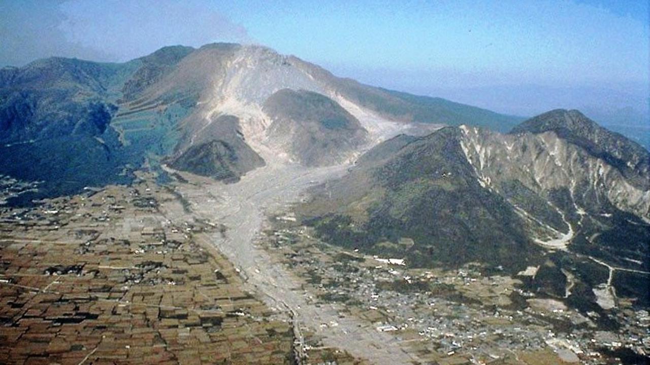 Erupsi Gunung Unzen di Jepang memicu tanah longsor dan tsunami yang menewaskan 15 ribu manusia (Public Domain)